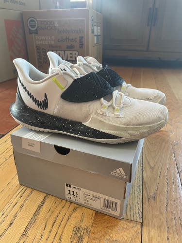 Men's Size 11 (Women's 12) Nike Kyrie 3 Shoes