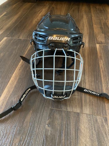 Youth bauer hockey helmet