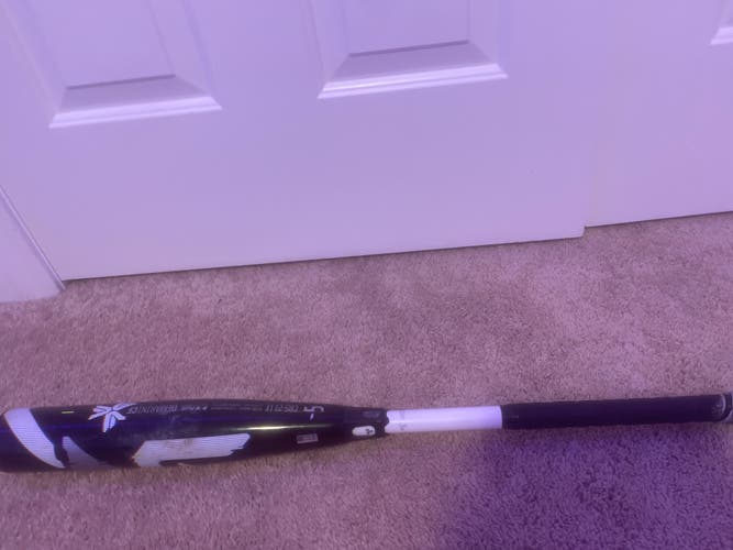 Used USSSA Certified 2022 DeMarini Composite CF Glitch Bat (-5) 26 oz 31"