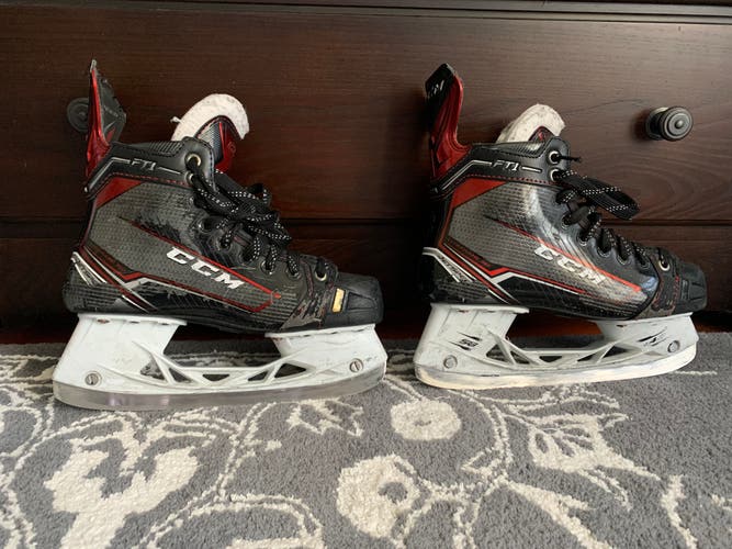 Intermediate CCM Regular Width Size 5 JetSpeed FT1 Hockey Skates