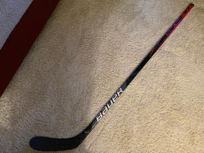 Intermediate Right Handed P28 Vapor FlyLite Hockey Stick