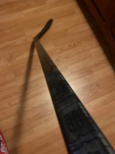 Intermediate Right Handed P28  Trigger 6 Pro Hockey Stick
