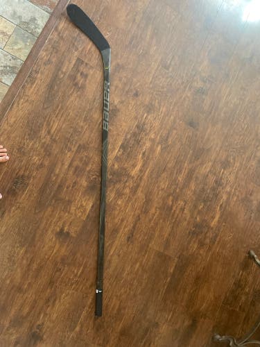 Intermediate Left Hand P28 Vapor FlyLite Hockey Stick