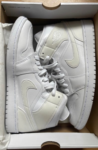 Air Jordan 1 Mid 'Triple White