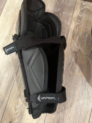 Bauer vapor Shin pads