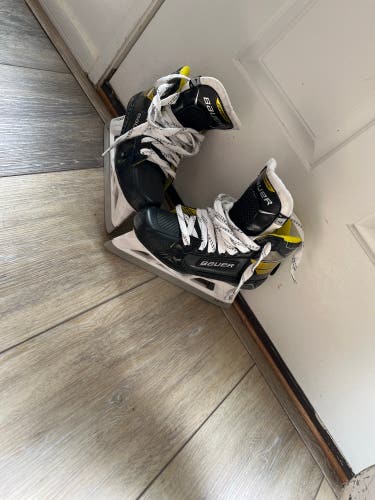 Used Bauer Regular Width  Size 4 Supreme 3S Pro Hockey Goalie Skates