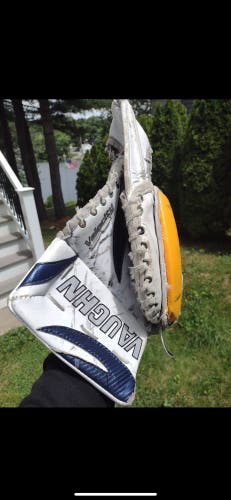 Used Vaughn Legacy 7500 goalie glove