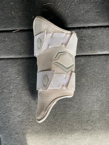 White EvoShield Pro-SRZ Leg Guard