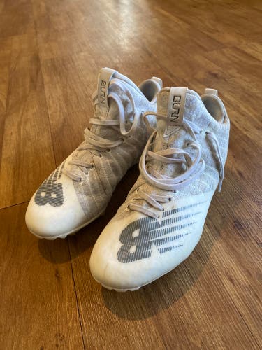 White Adult Used Men's Size 7.5 (Women's 8.5) New Balance Mid Top Burn XMW2