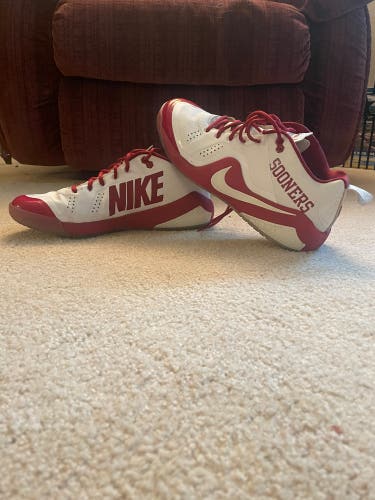 University of Oklahoma Trout Zoom 4 Turf Shoes