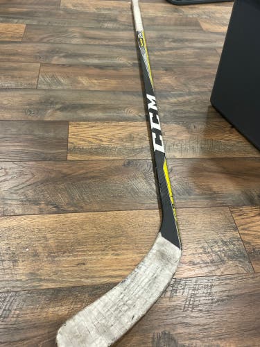 Senior Right Handed Mid Pattern  Super Tacks 2.0 Hockey Stick