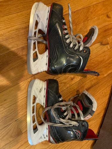 Used Bauer Extra Wide Width Size 3.5 Vapor X500 Hockey Skates