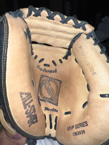 Used Right Hand Throw 31.5" Catcher's Glove