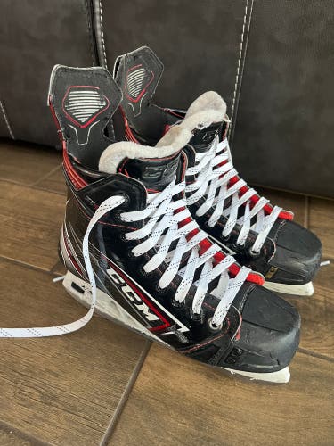 Used CCM Regular Width Size 5 JetSpeed FT490 Hockey Skates
