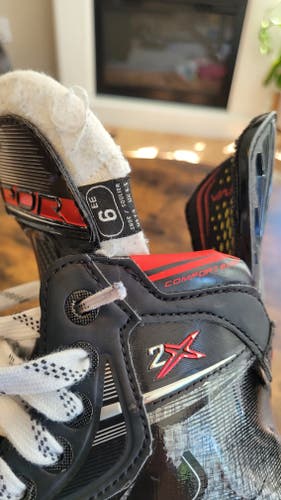 Used Junior Bauer Vapor 2X Hockey Skates Size 6EE