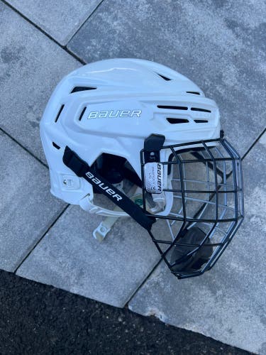 Used White Medium Bauer Pro Stock Re-Akt 150 Helmet With Large Bauer Profile II Oreo Cage