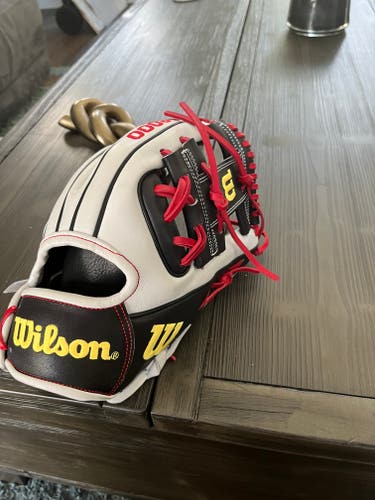 New Right Hand Throw Wilson Infield A2000 Baseball Glove 11.5"