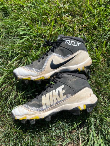 Used  Nike Football Cleats. Youth