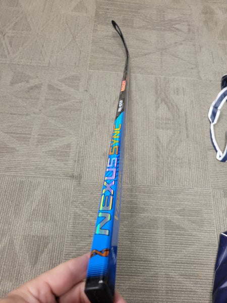 New Junior Bauer Right Handed Nexus Sync Hockey Stick P28 40 Flex