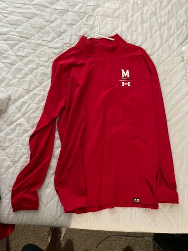 Red Used Large Under Armour Sweatshirt