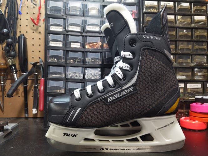 Junior New Bauer Supreme One.4 Hockey Skates Regular Width Size 5