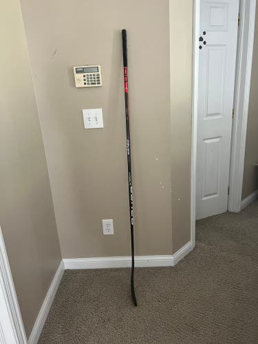 Senior Right Handed P92 Pro Stock Vapor Hyperlite Hockey Stick