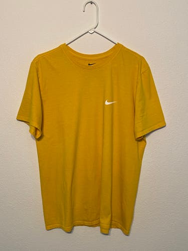 NIKE Sportswear NSW Men's Size XL Dark Yellow Athletic Chest Swoosh Logo T Shirt