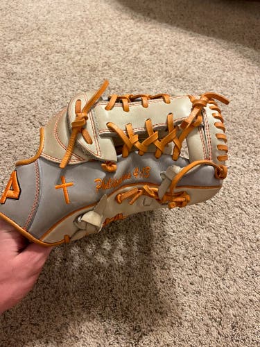 Outfield 12.5" Signiture Series Baseball Glove