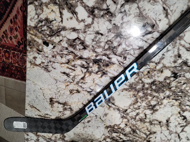 Used Intermediate Bauer Right Handed Nexus Geo Hockey Stick P88