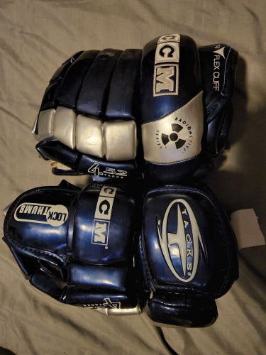 New CCM Tacks 452 Gloves 12"