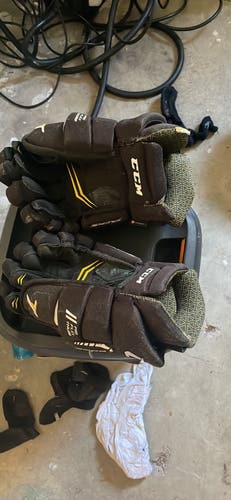 Used CCM 13"  Tacks 9080 Gloves