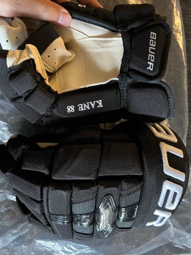 Patrick Kane Chicago Gloves -14”