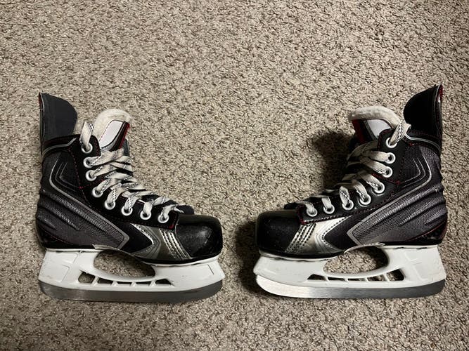 Youth Used Bauer Vapor X60 Hockey Skates Regular Width Size 13.5