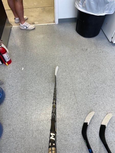 Senior Left Hand P28M Pro Stock Super Tacks 2.0 Hockey Stick