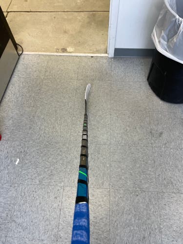 Senior Left Hand P28  Nexus Geo Hockey Stick