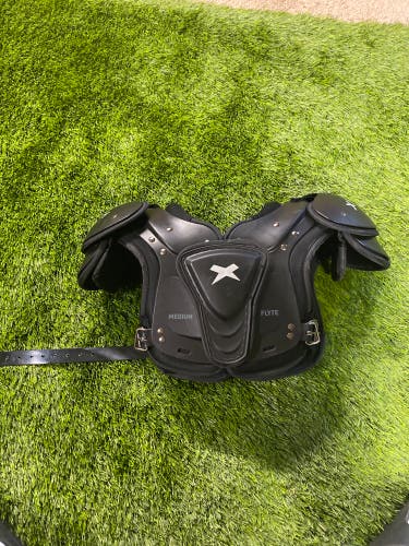 Youth Medium Xenith Flyte Shoulder Pads