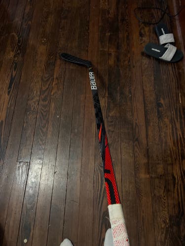 Senior Left Hand P28  Vapor FlyLite Hockey Stick