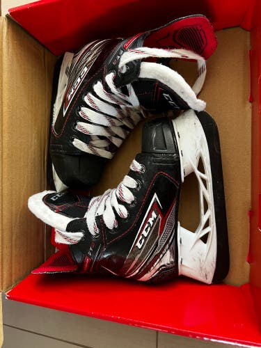Used Youth CCM Size 10 JetSpeed FT2 Hockey Skates