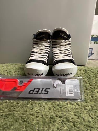 Bauer One.7 Hockey Goalie Skates Size 8, Regular Width (D)