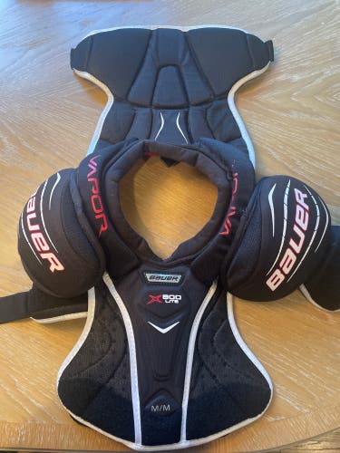 Junior Medium Bauer  Vapor X800 Lite Shoulder Pads
