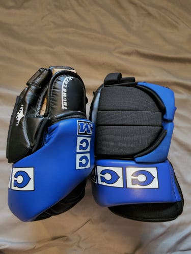 New CCM Hg420 Gloves 14"