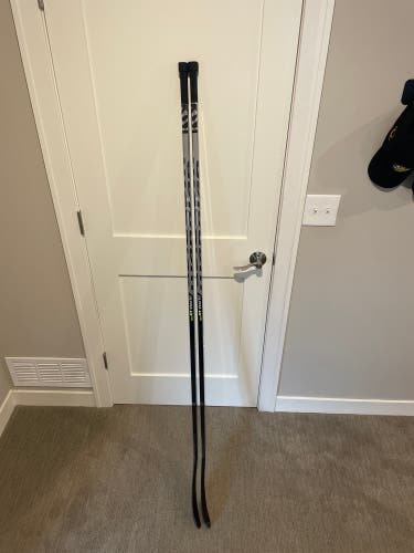 Senior Right Handed P28 Pro Stock Alpha LX Pro Hockey Stick