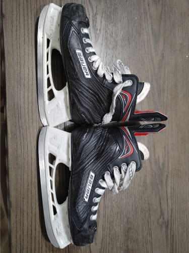 Junior Used Bauer Vapor X300 Hockey Skates Regular Width Size 4