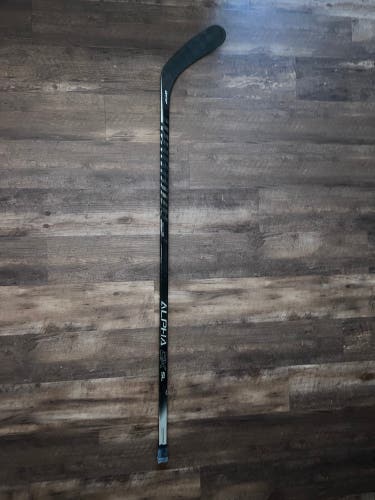 Senior Right Handed P28 Pro Stock Alpha DX Hockey Stick