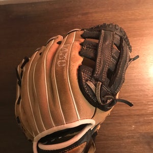 11 inch Wilson youth   glove A450