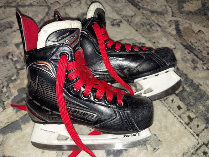 Youth Used Bauer Vapor X500 Hockey Skates Extra Wide Width Size 12.5