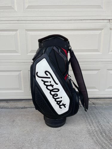 Used Titleist Tour Staff Bag