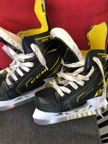Youth Used CCM super tacks 9350 Hockey Skates Regular Width Size 10