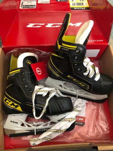 Youth New CCM Hockey Skates Regular Width Size 10.5