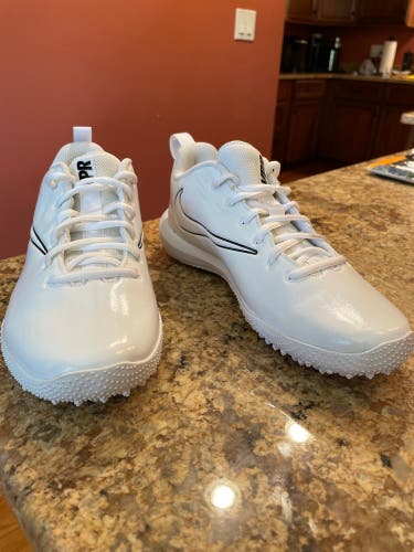 White Women's Size 5.0 (Women's 6.0) Nike Shoes